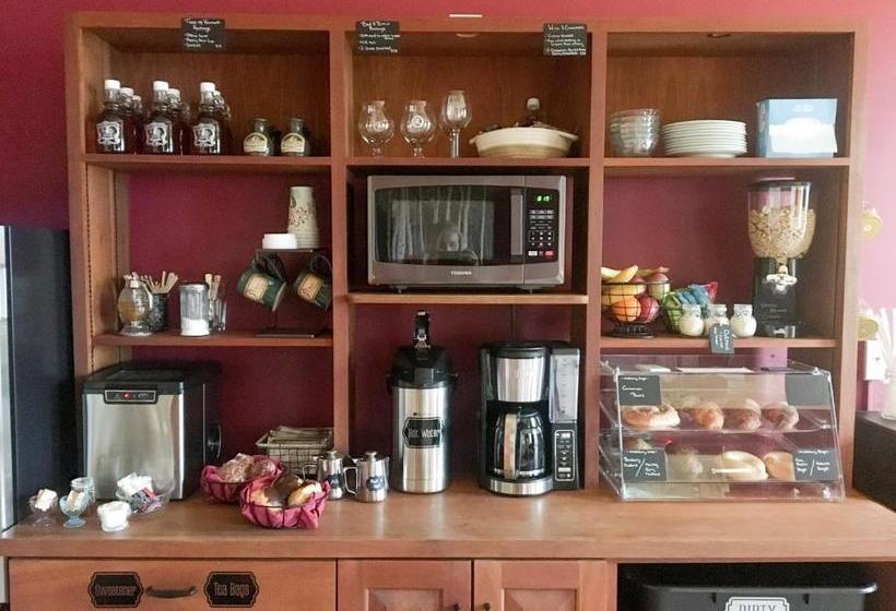 住宿加早餐  Inn On The Green