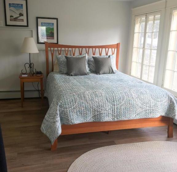 住宿加早餐  Inn On The Green