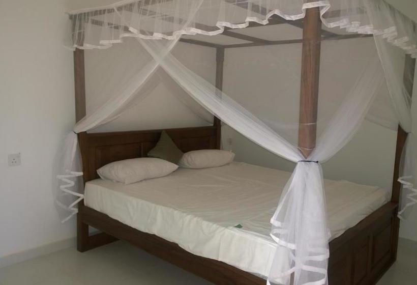 Pension (Hôtel basse catégorie) Augusto @ Midigama