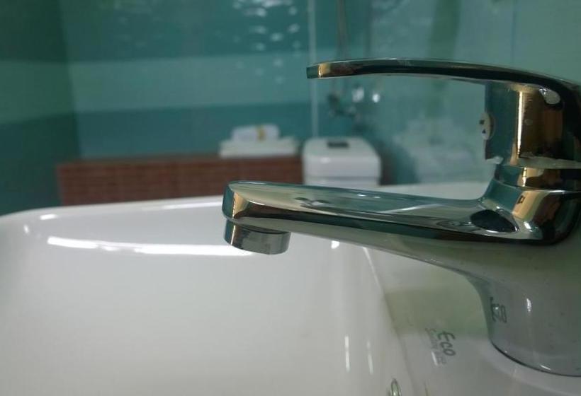 Pension (Hôtel basse catégorie) Augusto @ Midigama