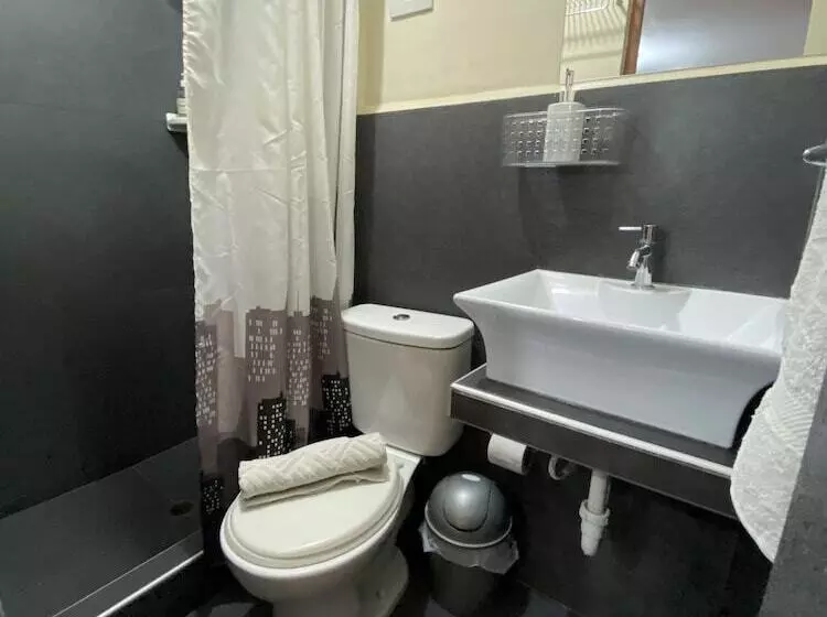 تختخواب و صبحانه Lima Airport Tampu