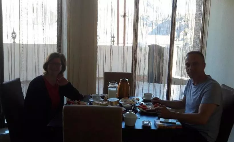 پانسیون Iveria