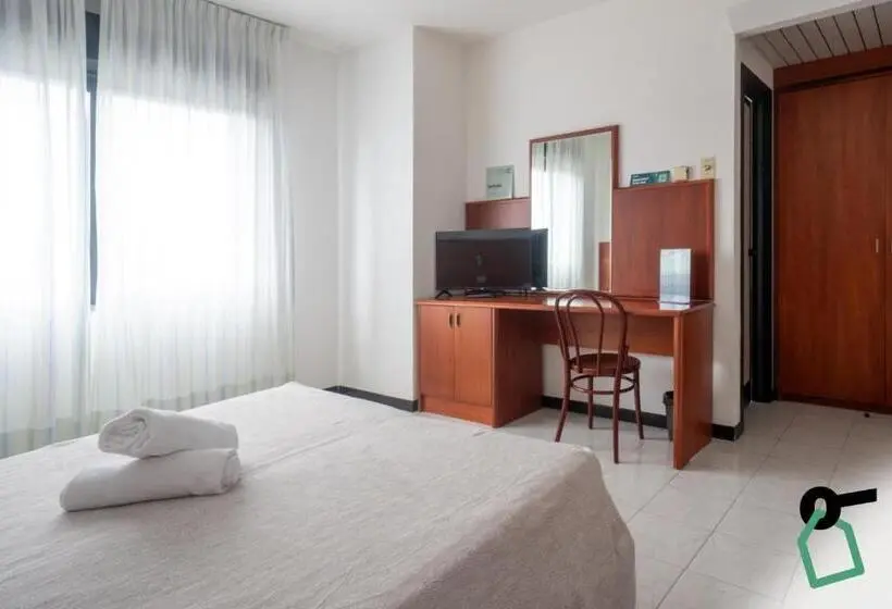 ホテル Hotiday Cagliari Sant Elena