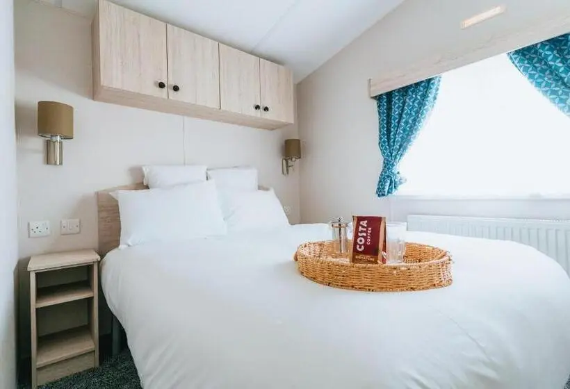 هتل Marine Holiday Park
