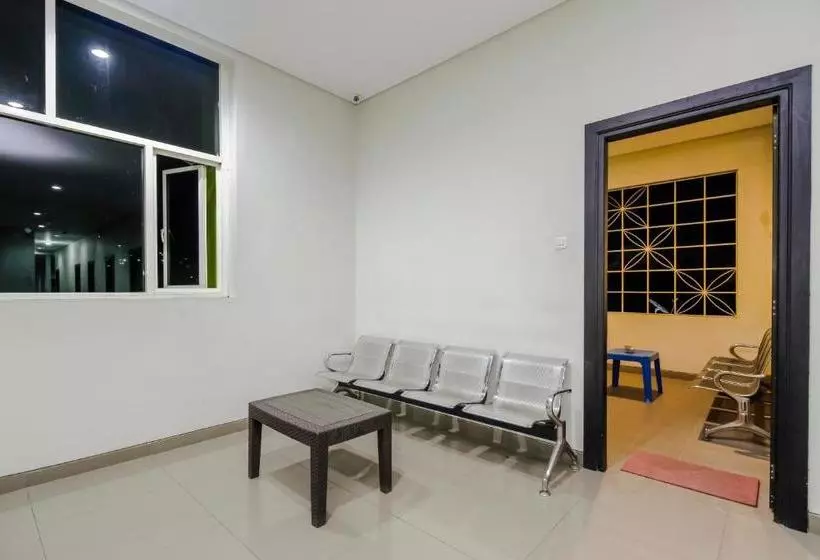 ペンション Reddoorz Near Samarinda Central Plaza