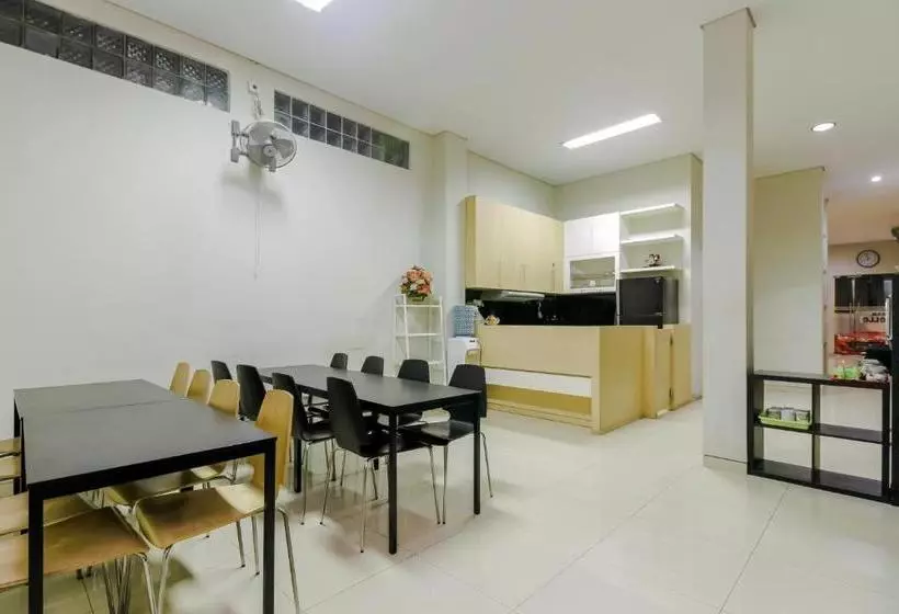 ペンション Reddoorz Near Samarinda Central Plaza