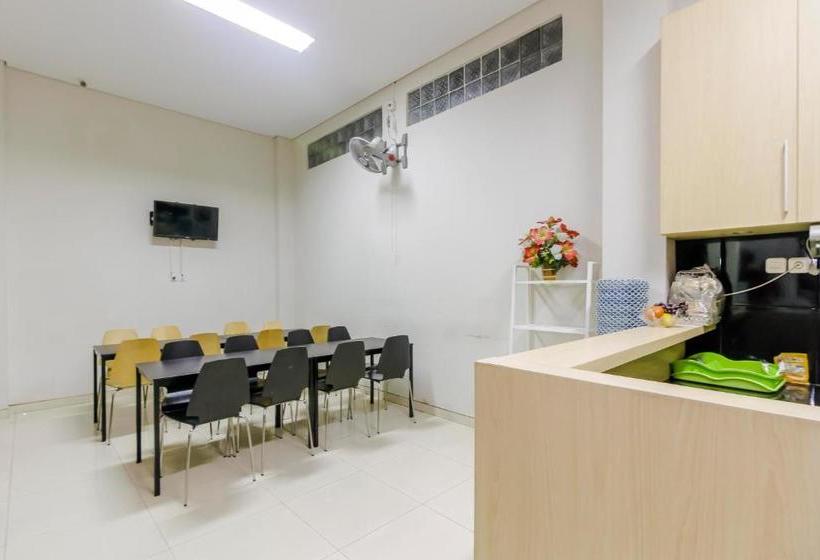 Пансион Reddoorz Near Samarinda Central Plaza