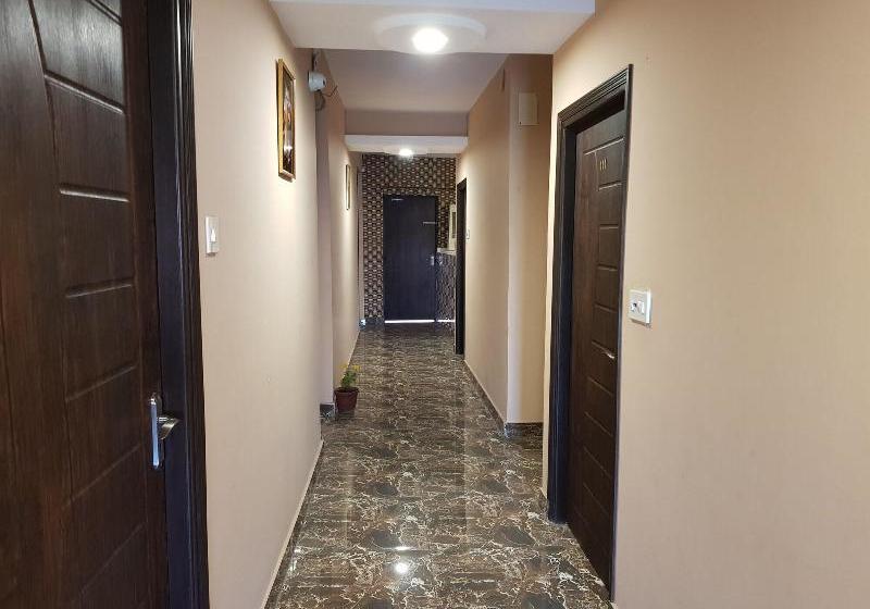 Oyo 24970 Hotel Galaxy Inn