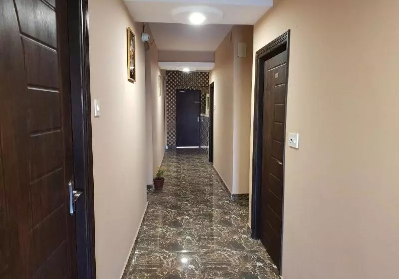 Oyo 24970 Hotel Galaxy Inn