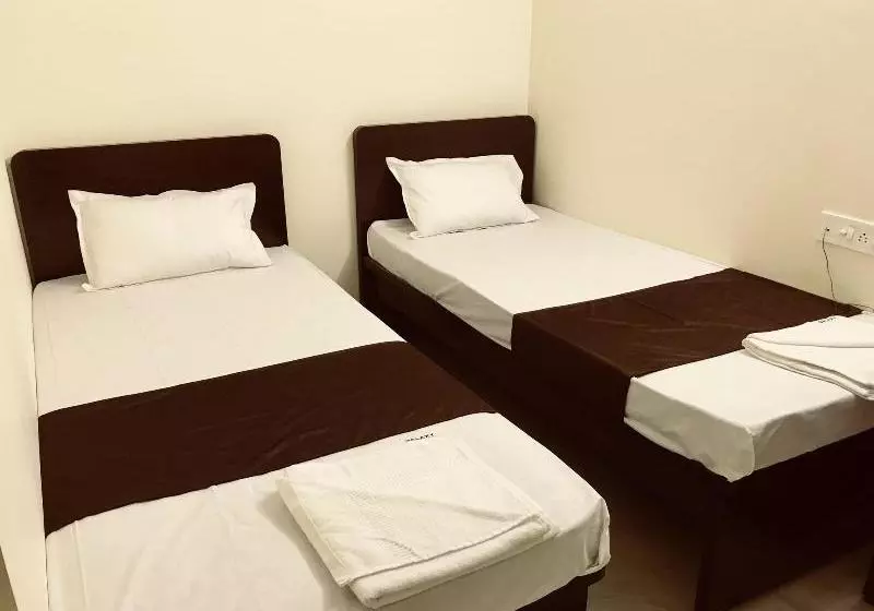 Oyo 24970 Hotel Galaxy Inn