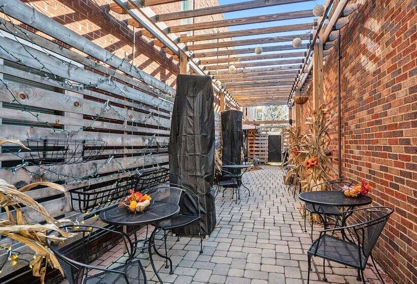 Historic Hotel Nichols