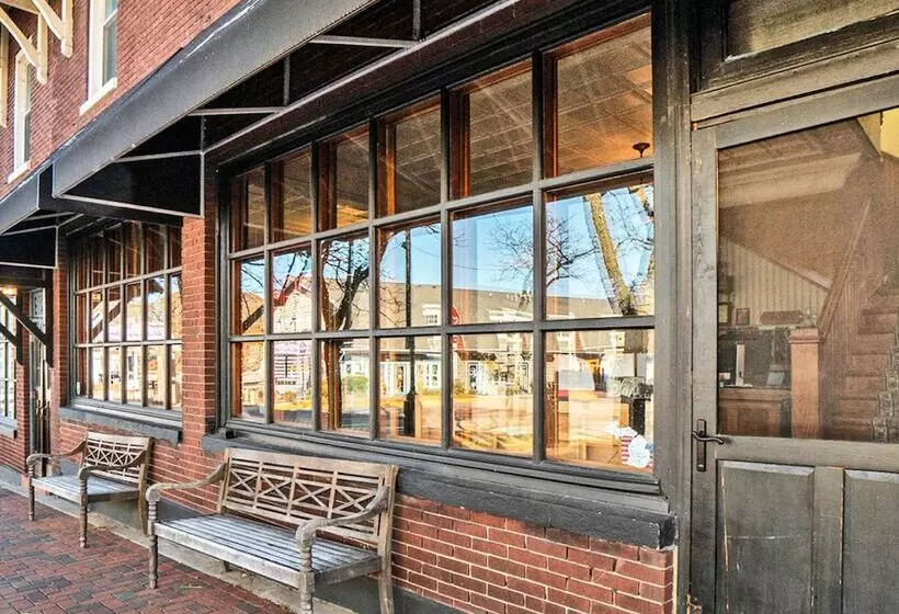 Historic Hotel Nichols