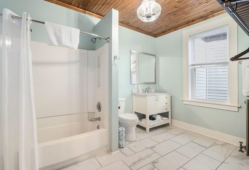 Historic Hotel Nichols