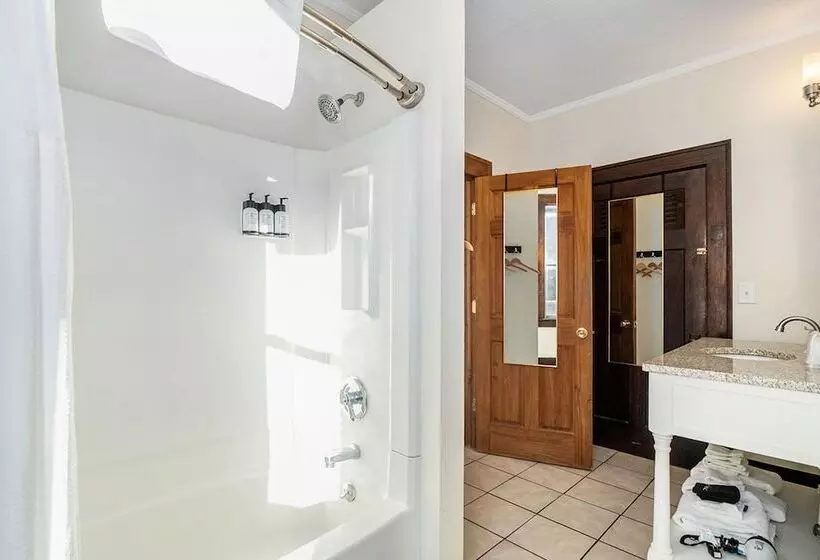 Historic Hotel Nichols