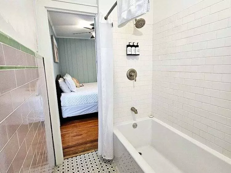 Historic Hotel Nichols