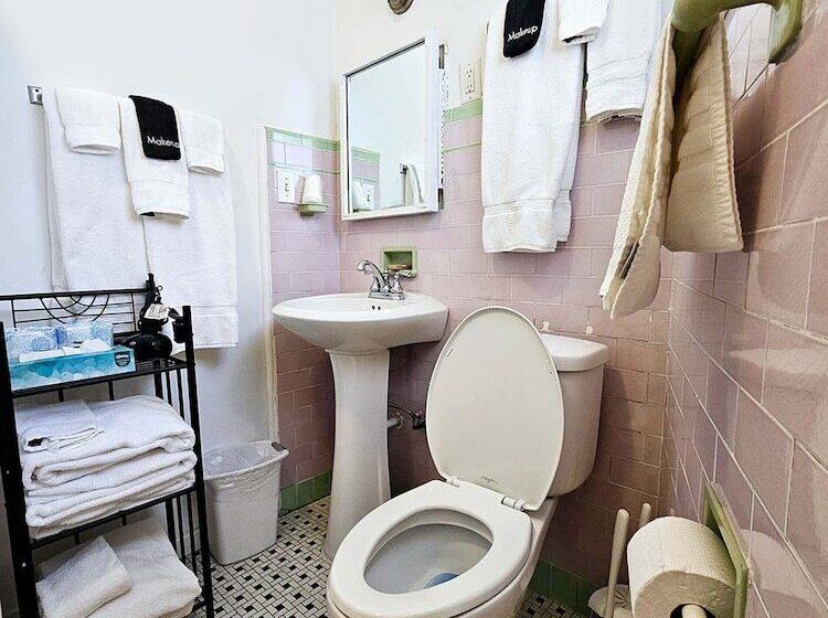 Historic Hotel Nichols