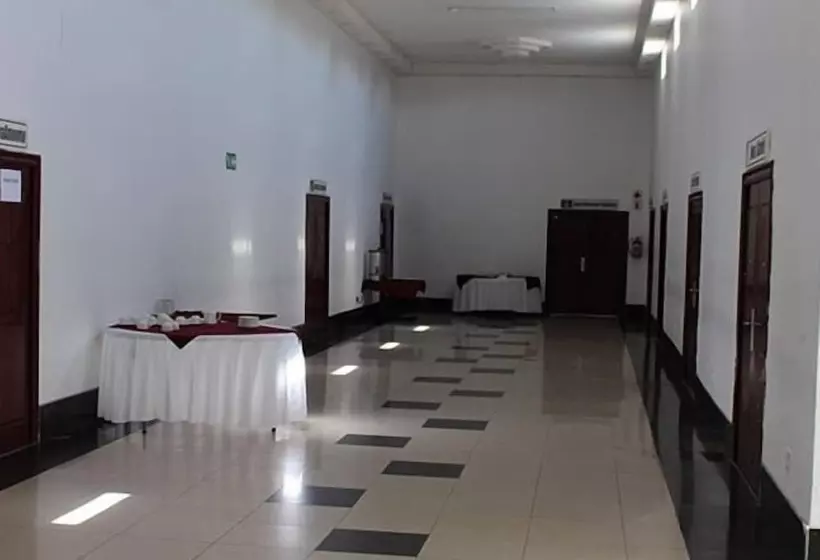 هتل Ekamuti Town Lodge