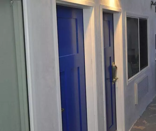 Hotelli The Belmont Shore Inn
