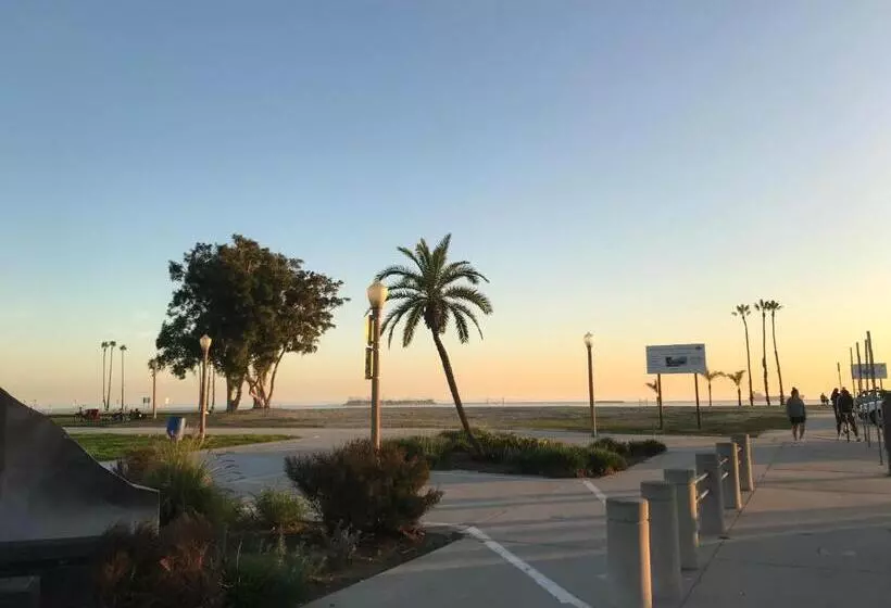 Hotelli The Belmont Shore Inn