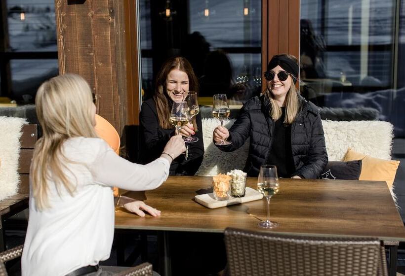 אתר נופש Alpenparks Hotel & Apartment Arlberg Warth Mit Pool