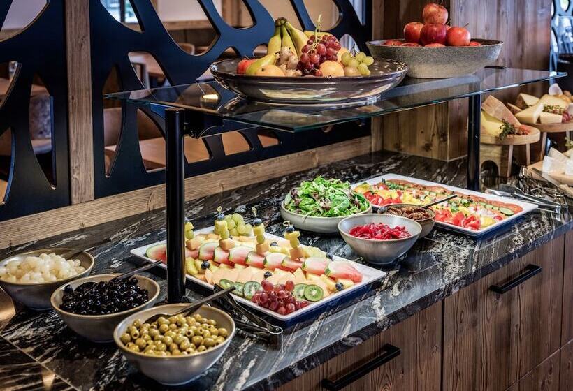 אתר נופש Alpenparks Hotel & Apartment Arlberg Warth Mit Pool