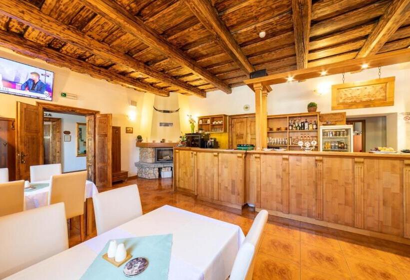 پانسیون Penzión Zemianska Kúria