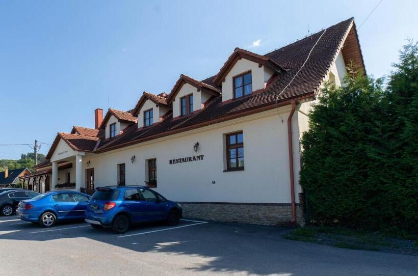 پانسیون Penzión Zemianska Kúria