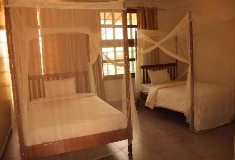 تختخواب و صبحانه Motel Tuku Masindi