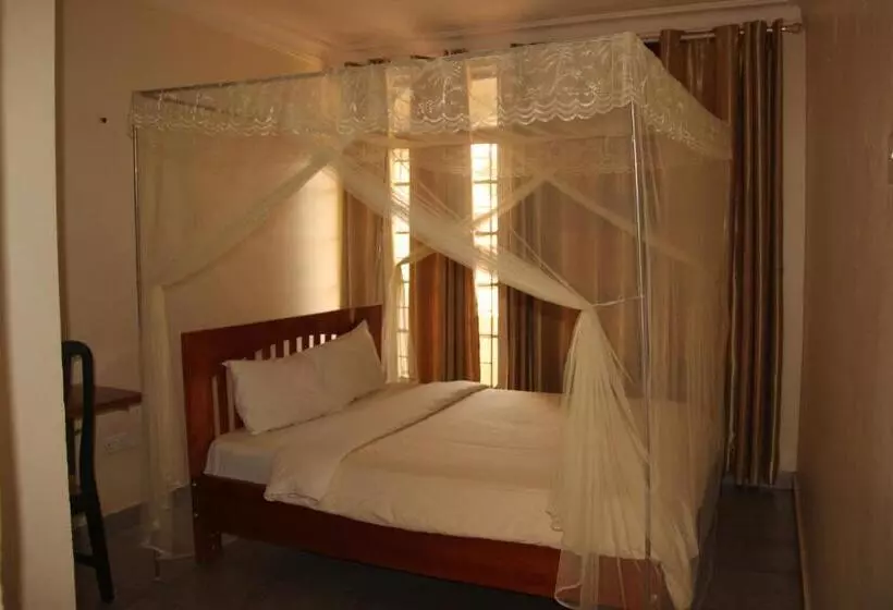 تختخواب و صبحانه Motel Tuku Masindi