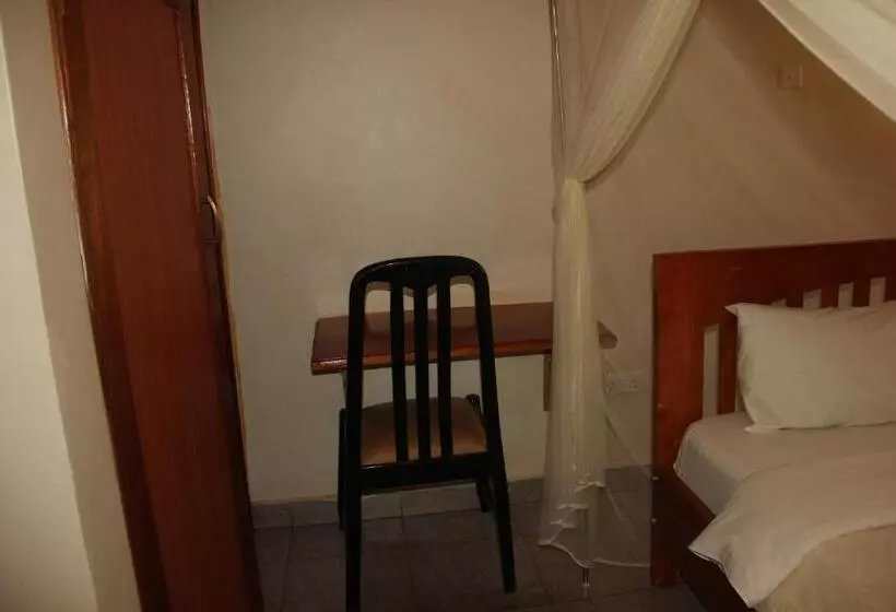 تختخواب و صبحانه Motel Tuku Masindi