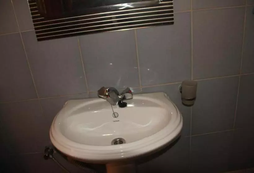 تختخواب و صبحانه Motel Tuku Masindi