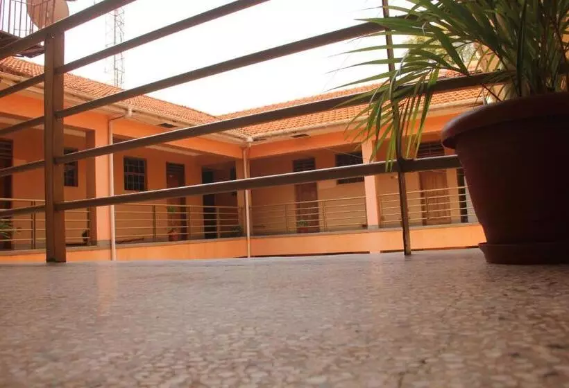 تختخواب و صبحانه Motel Tuku Masindi