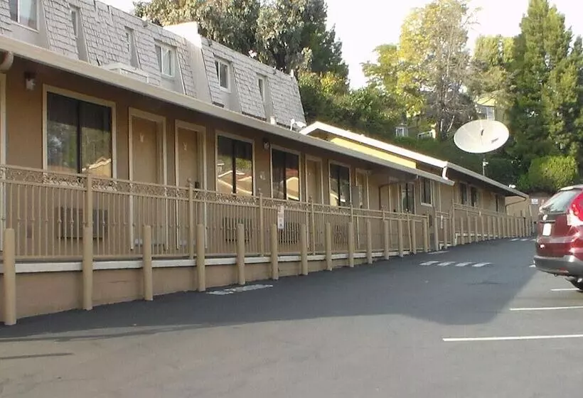 ホテル Laurel Inn