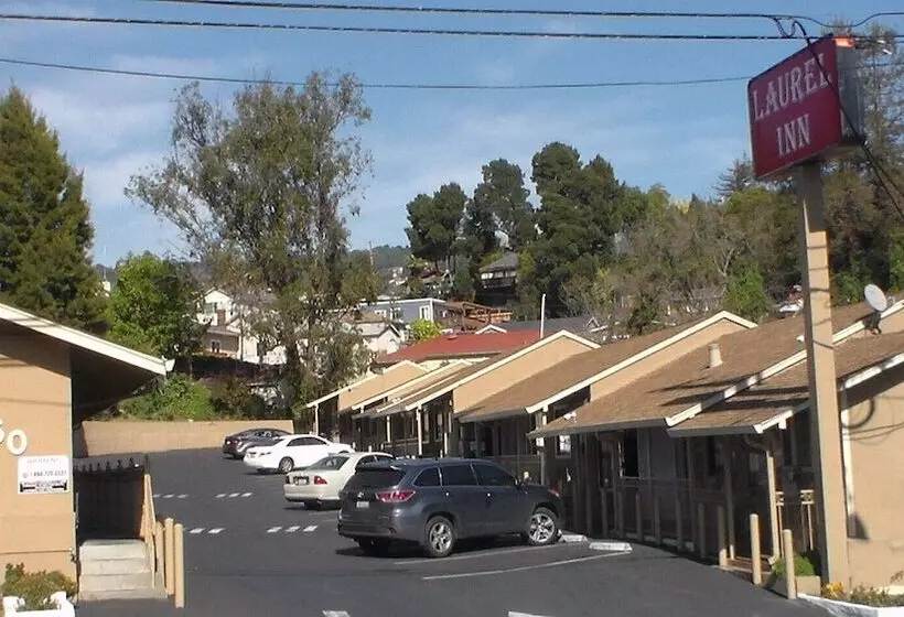 ホテル Laurel Inn