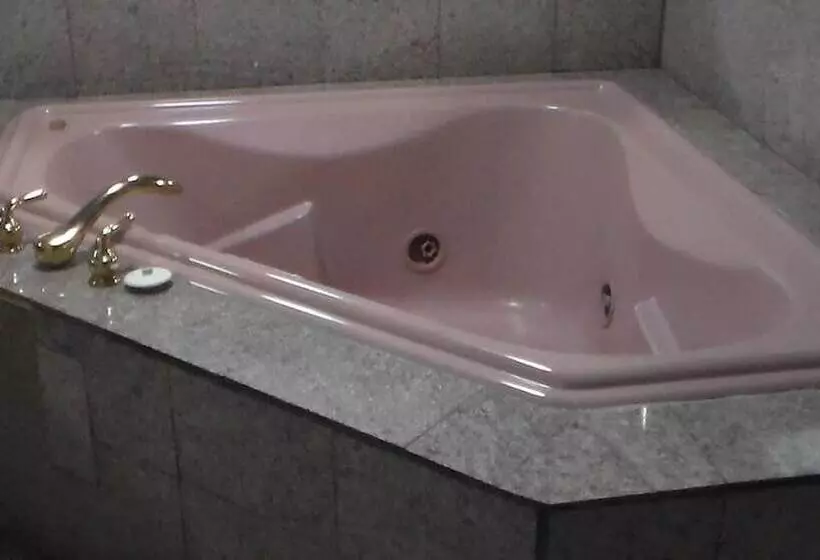 ホテル Laurel Inn