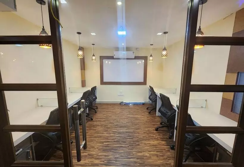 Hotelli The Crescent Suites