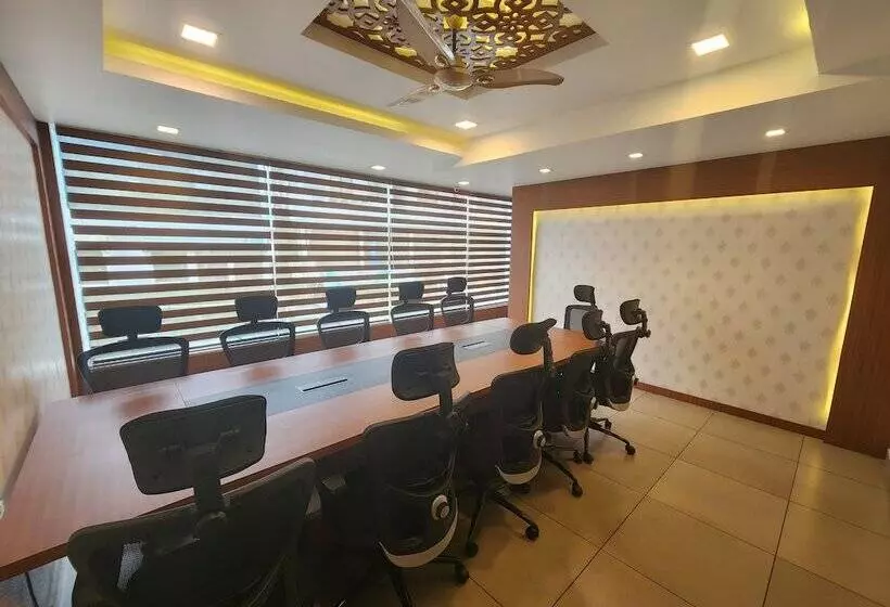 Hotelli The Crescent Suites