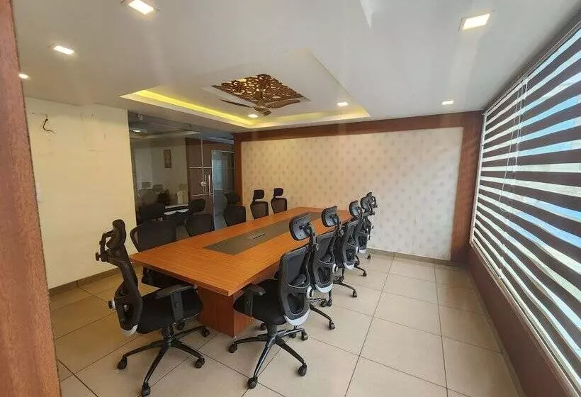 Hotelli The Crescent Suites