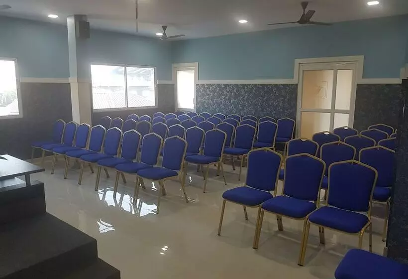 Hotelli The Crescent Suites