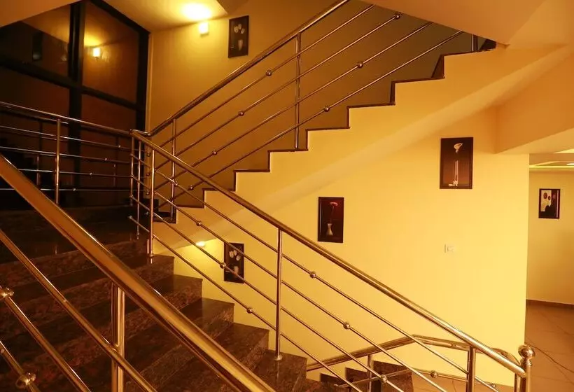 Hotelli The Crescent Suites