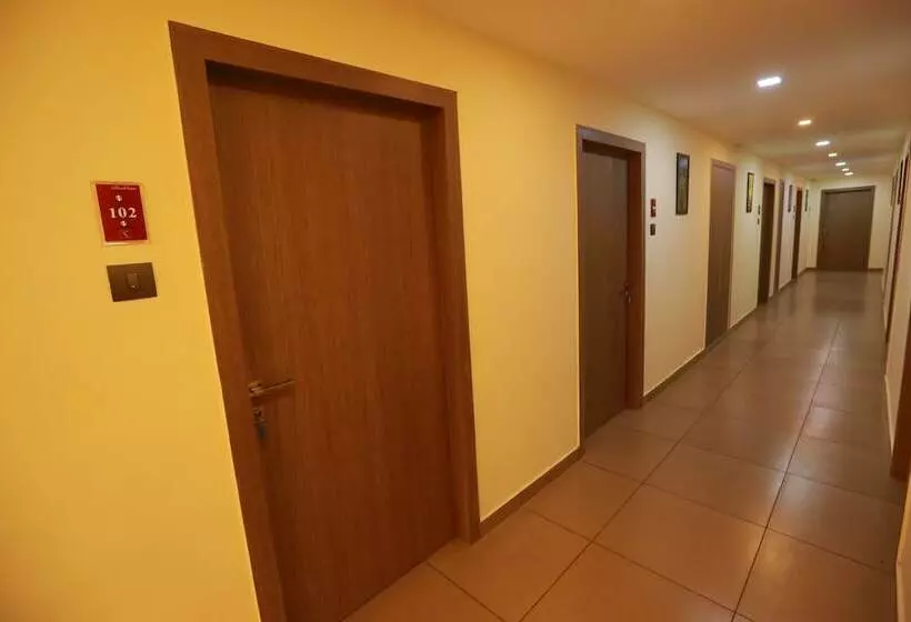 Hotelli The Crescent Suites