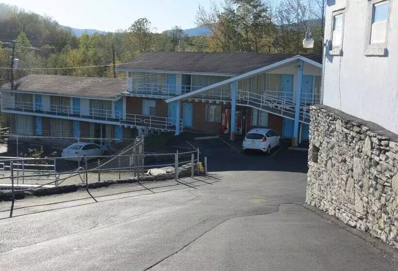 モーテル Boone Trail Inn