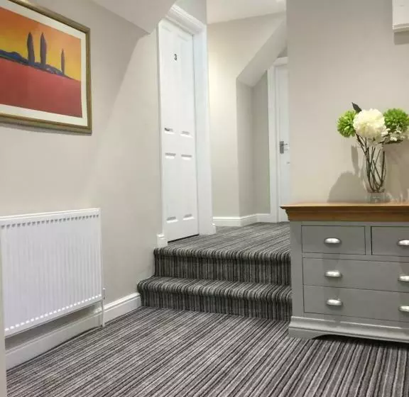 تختخواب و صبحانه The Bell Inn