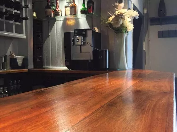 تختخواب و صبحانه The Bell Inn