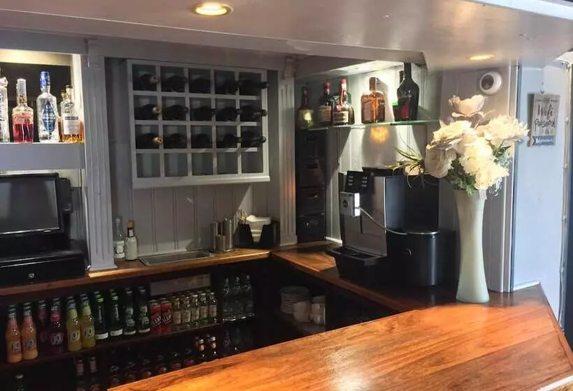 تختخواب و صبحانه The Bell Inn