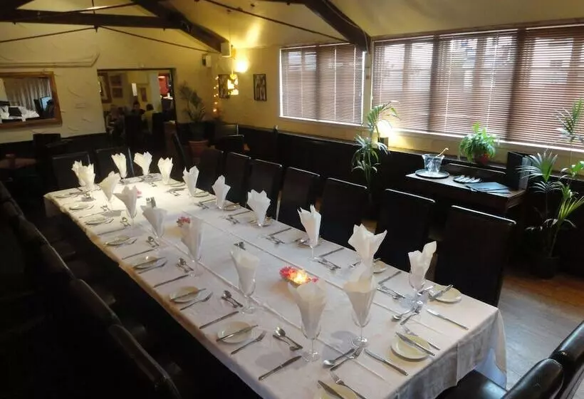 تختخواب و صبحانه The Bell Inn