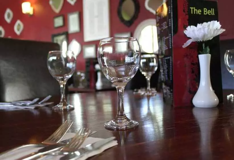 تختخواب و صبحانه The Bell Inn