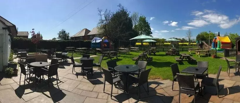 تختخواب و صبحانه The Bell Inn