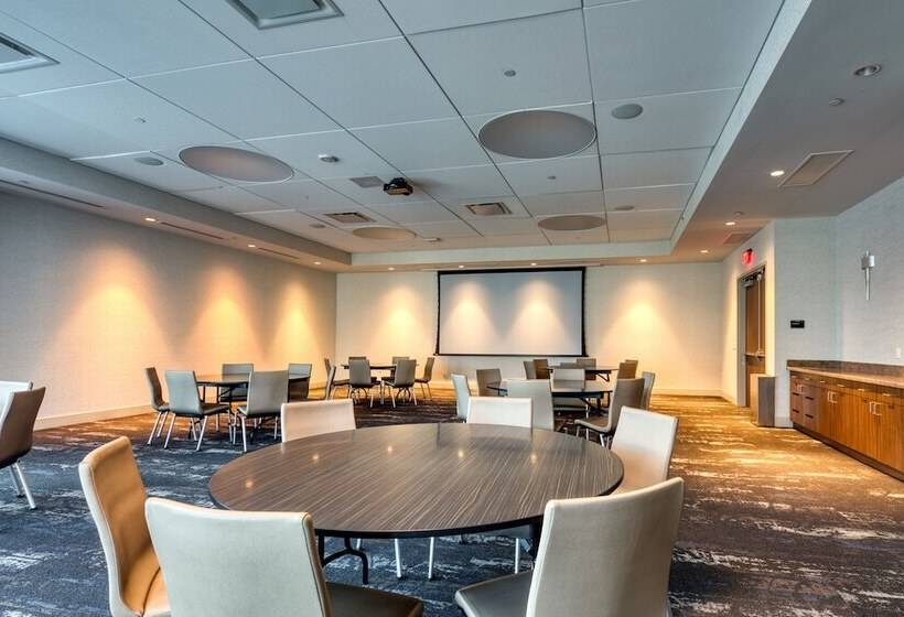 فندق Holiday Inn Express & Suites   Charlotte   South End, An Ihg