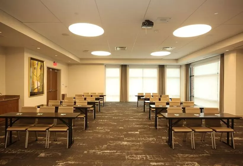 Hotelli Holiday Inn Express & Suites   Charlotte   South End, An Ihg